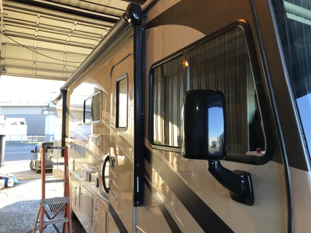 RV Detailing - Washing The Roof - Onsite Detail
