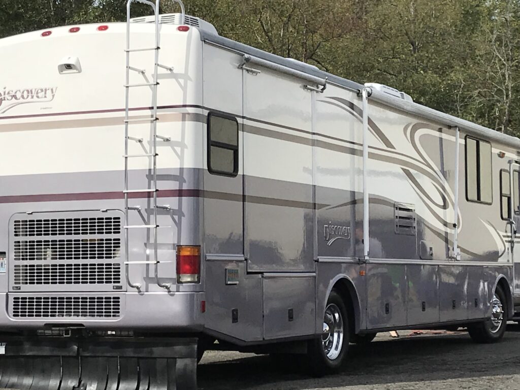 RV, Motorhome, 5th Wheel, Camper, Travel Trailer and Toy Hauler Mobile RV Detailing Services. Waxing, Oxidation Removal, Presale Detailing, Mold Removal and Moss Removal